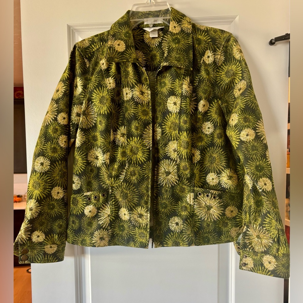 🌿 Christopher & Banks Green Floral Blazer – Elegant, Vibrant & Like New (Sz LP)